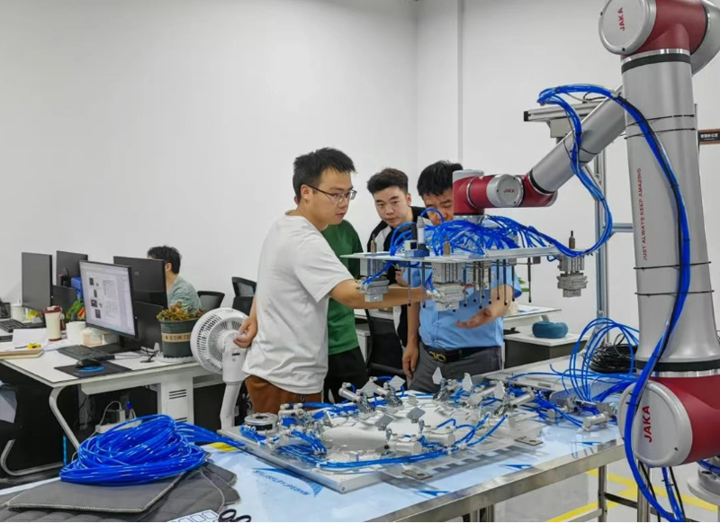 如何为忙碌的上班族制定科学健康的饮食计划？营养配餐不只是填饱肚子那么简单，它关乎到你一天的工作效率和长期健康。今天我们就来对比一下几种常见的营养配餐方案，看看哪种更适合你。